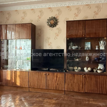 Продам квартиру, Власенко ул. , 9 , 3  ком., 70.50 м², советский ремонт 