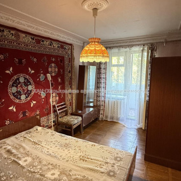 Продам квартиру, Власенко ул. , 9 , 3  ком., 70.50 м², советский ремонт 
