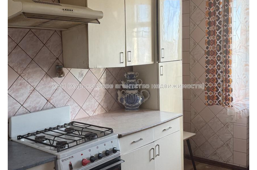 Продам квартиру, Власенко ул. , 9 , 3  ком., 70.50 м², советский ремонт 