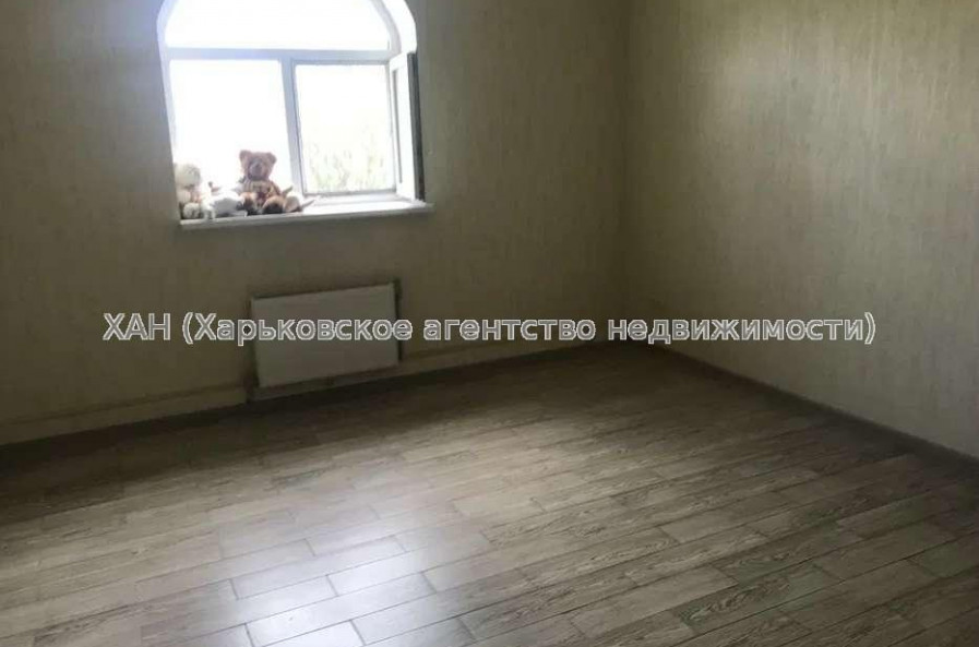 Продам будинок, Пшеничко ул. , 196 м², 20 соток, частичный ремонт 