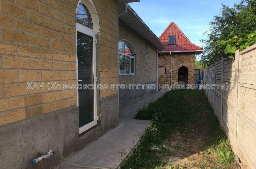Продам будинок, Пшеничко ул. , 196 м², 20 соток, частичный ремонт 