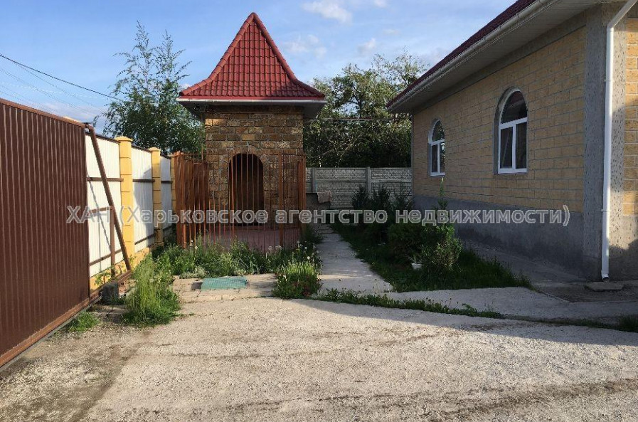 Продам будинок, Пшеничко ул. , 196 м², 20 соток, частичный ремонт 