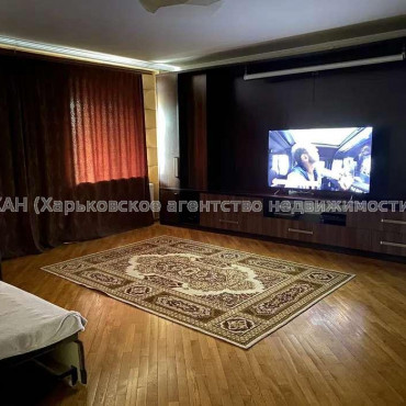 Продам будинок, Власенко ул. , 585 м², 3 соток, капитальный ремонт 