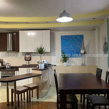 Продам будинок, Власенко ул. , 585 м², 3 соток, капитальный ремонт 