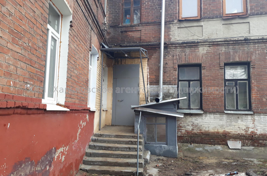 Продам квартиру, Руставели ул. , д. 20 , 3  ком., 55 м², частичный ремонт 