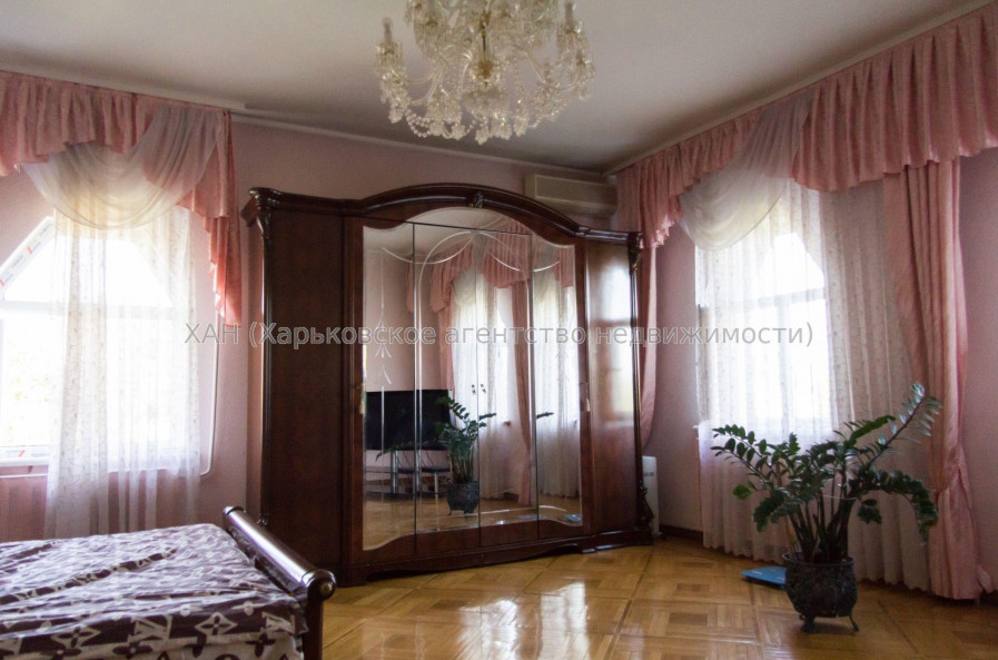 Продам будинок, Высоковольтная ул. , 300 м², 15 соток, евроремонт 