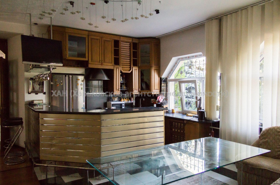 Продам будинок, Высоковольтная ул. , 300 м², 15 соток, евроремонт 