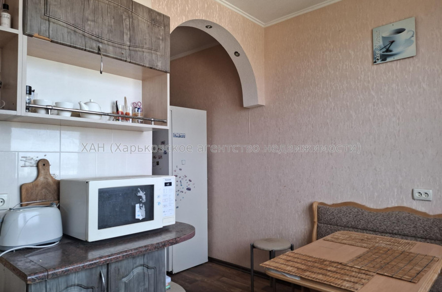 Продам квартиру, Роганская ул. , 2  ком., 50.80 м², капитальный ремонт 