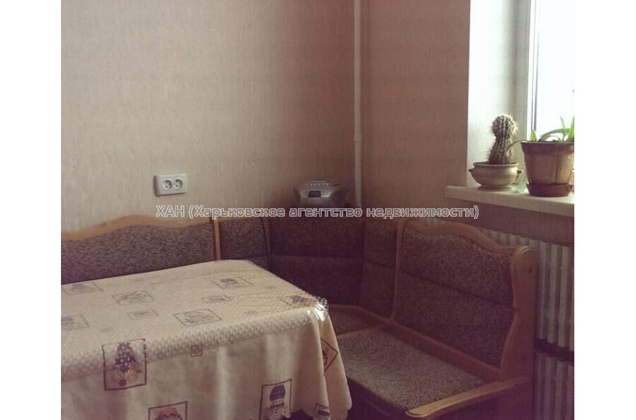 Продам квартиру, Роганская ул. , 2  ком., 50 м², капитальный ремонт 