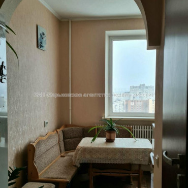 Продам квартиру, Роганская ул. , 2  ком., 50 м², капитальный ремонт 