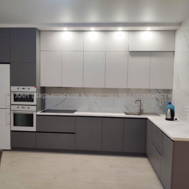 Продам квартиру, Искринский пер. , 3  ком., 96 м², частичный ремонт 