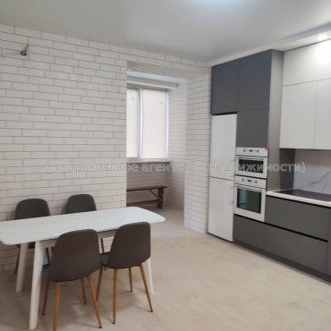 Продам квартиру, Искринский пер. , 3  ком., 96 м², частичный ремонт 