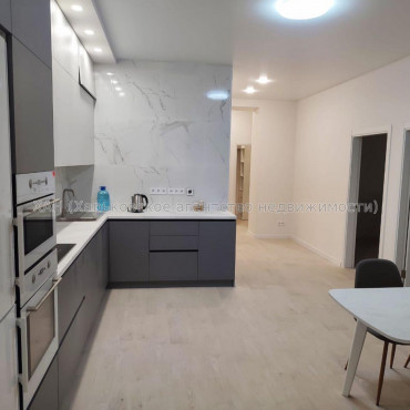 Продам квартиру, Искринский пер. , 3  ком., 96 м², частичный ремонт 