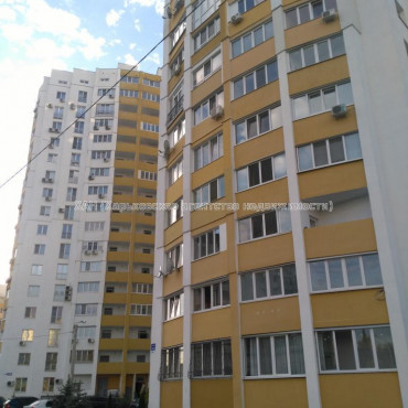 Продам квартиру, Искринский пер. , 3  ком., 96 м², частичный ремонт 