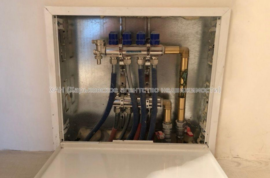 Продам квартиру, Искринский пер. , 3  ком., 96 м², частичный ремонт 