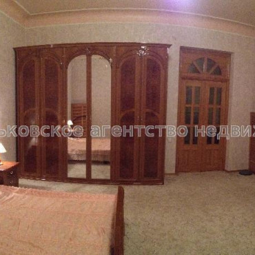 Продам квартиру, Мироносицкая ул. , 3 кім., 101 м², капитальный ремонт 