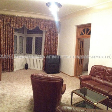 Продам квартиру, Мироносицкая ул. , 3 кім., 101 м², капитальный ремонт 