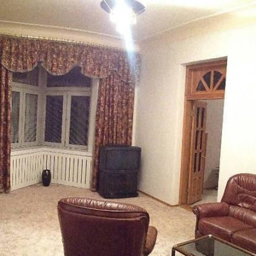 Продам квартиру, Мироносицкая ул. , 3 кім., 101 м², капитальный ремонт 