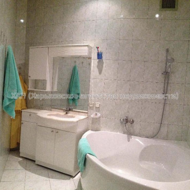 Продам квартиру, Мироносицкая ул. , 3 кім., 101 м², капитальный ремонт 