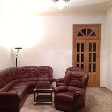 Продам квартиру, Мироносицкая ул. , 3 кім., 101 м², капитальный ремонт 