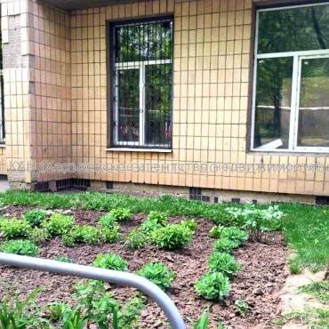 Продам нежилую недвижимость, офис в многоквартирном доме , 1  ком., 162 м², без ремонта 