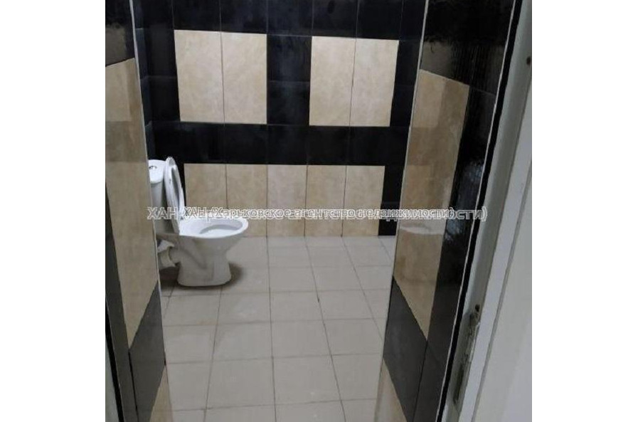 Продам нежилую недвижимость, офис в многоквартирном доме , 1  ком., 162 м², без ремонта 