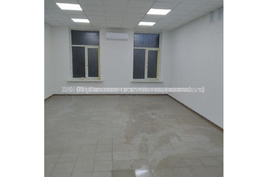 Продам нежилую недвижимость, офис в многоквартирном доме , 1  ком., 162 м², без ремонта 