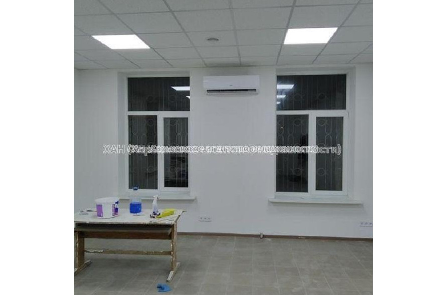 Продам нежилую недвижимость, офис в многоквартирном доме , 1  ком., 162 м², без ремонта 