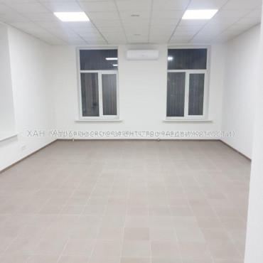 Продам нежилую недвижимость, офис в многоквартирном доме , 1  ком., 162 м², без ремонта 