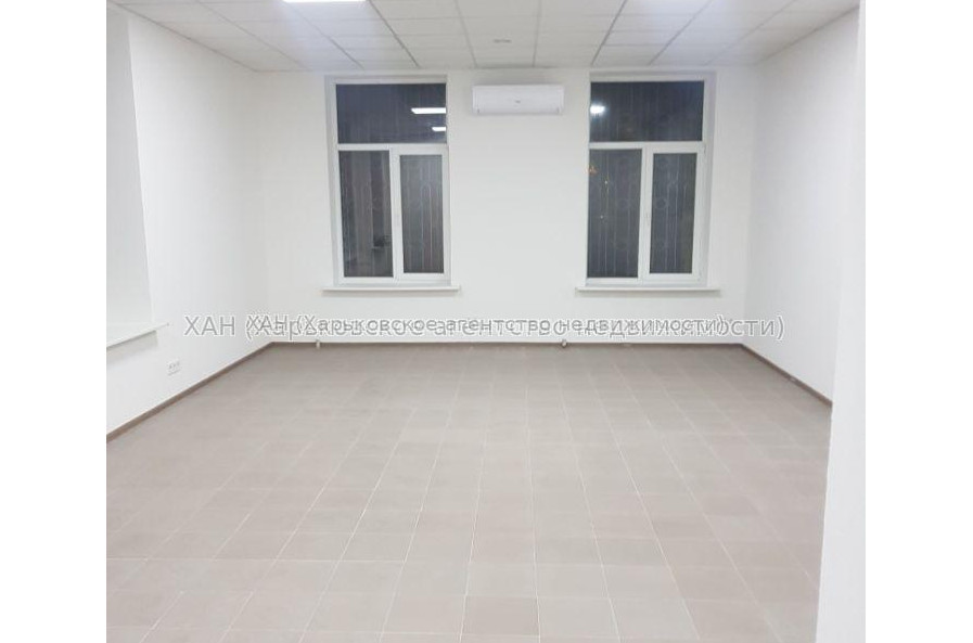 Продам нежилую недвижимость, офис в многоквартирном доме , 1  ком., 162 м², без ремонта 