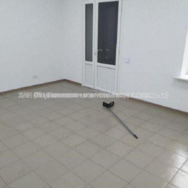 Продам нежилую недвижимость, офис в многоквартирном доме , 1  ком., 162 м², без ремонта 