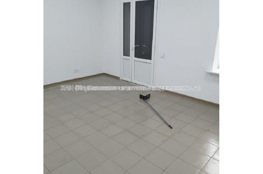 Продам нежилую недвижимость, офис в многоквартирном доме , 1  ком., 162 м², без ремонта 