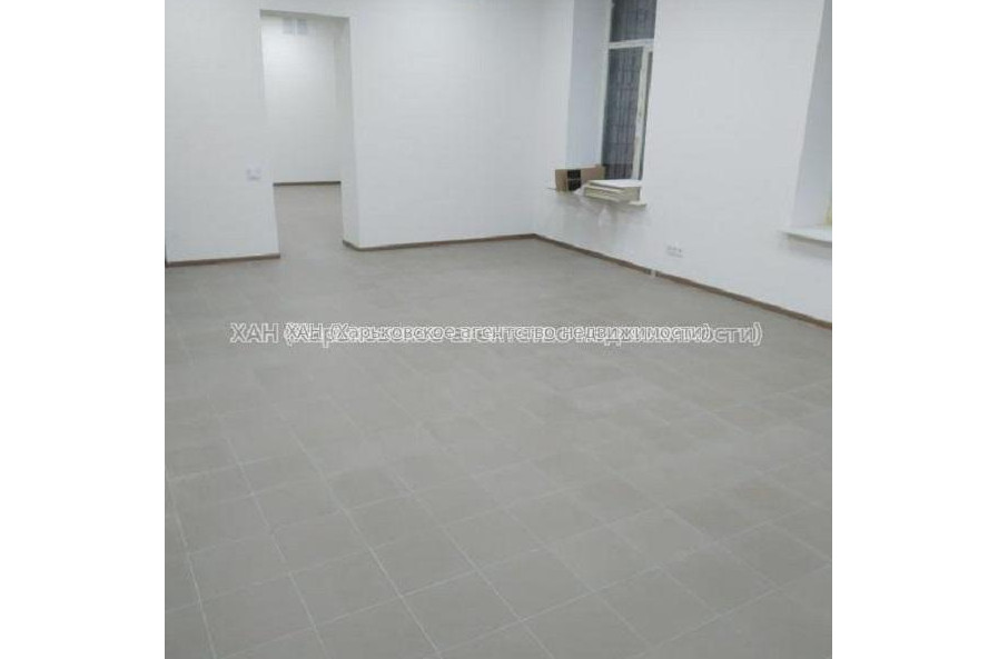 Продам нежилую недвижимость, офис в многоквартирном доме , 1  ком., 162 м², без ремонта 