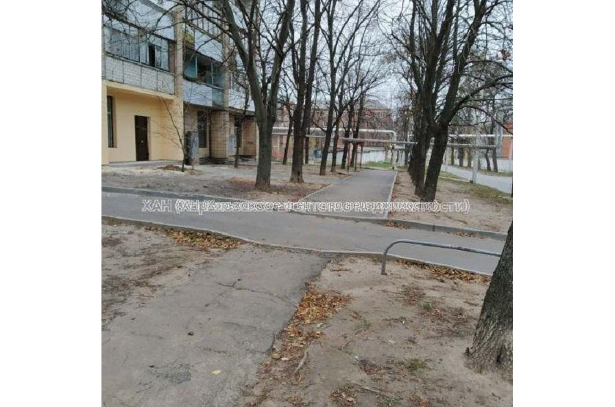 Продам нежилую недвижимость, офис в многоквартирном доме , 1  ком., 162 м², без ремонта 