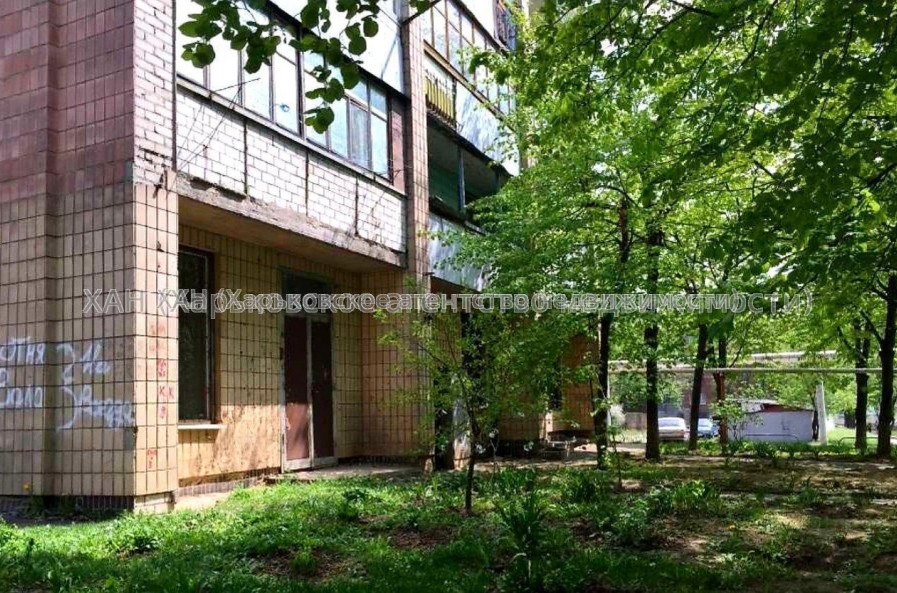 Продам нежилую недвижимость, офис в многоквартирном доме , 1  ком., 162 м², без ремонта 