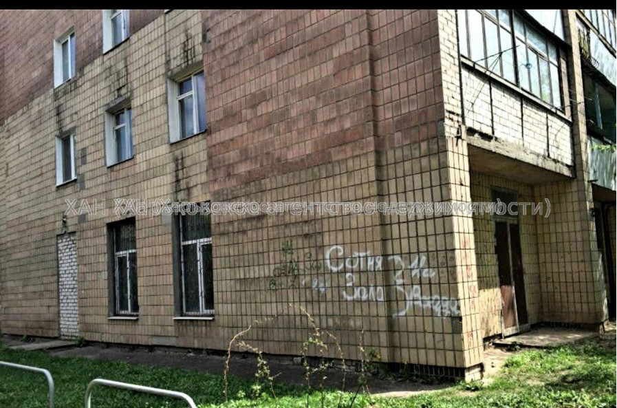 Продам нежилую недвижимость, офис в многоквартирном доме , 1  ком., 162 м², без ремонта 