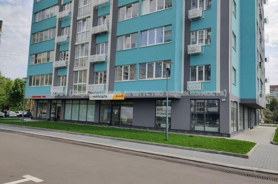 Продам нежитлову нерухомість, торговое помещение , 1 кім., 74 м², без отделочных работ 