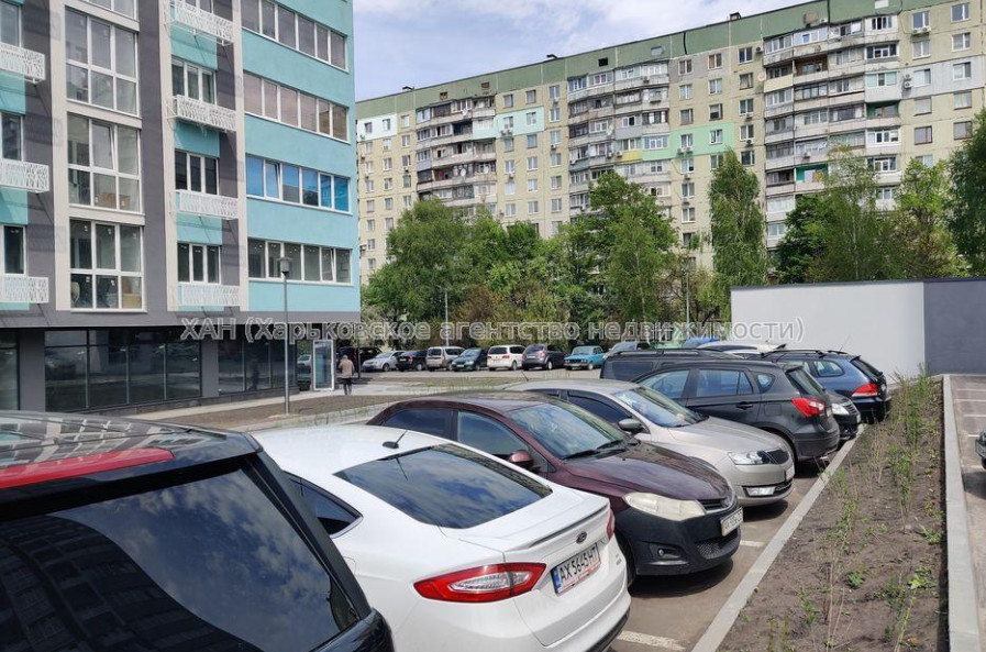 Продам нежитлову нерухомість, торговое помещение , 1 кім., 74 м², без отделочных работ 
