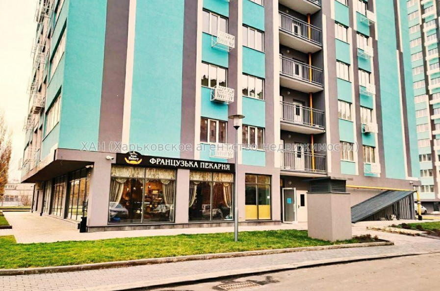 Продам нежитлову нерухомість, торговое помещение , 1 кім., 74 м², без отделочных работ 