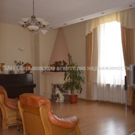Продам квартиру, Чигирина ул. , 8 , 5 кім., 193 м², капитальный ремонт