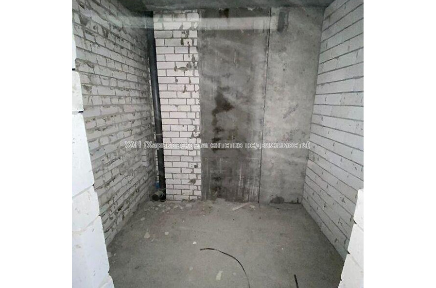 Продам квартиру, Героев Харькова просп. , 1 кім., 42 м², без внутренних работ 