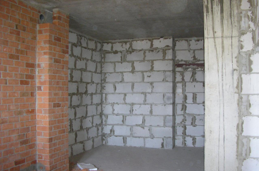 Продам квартиру, Победы просп. , 2 кім., 71 м², частичный ремонт 