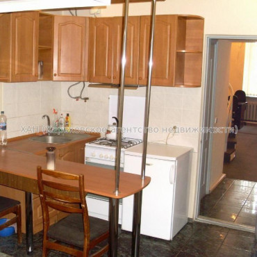 Сдам нежилую недвижимость, офисное помещение , 1  ком., 140 м², капитальный ремонт 