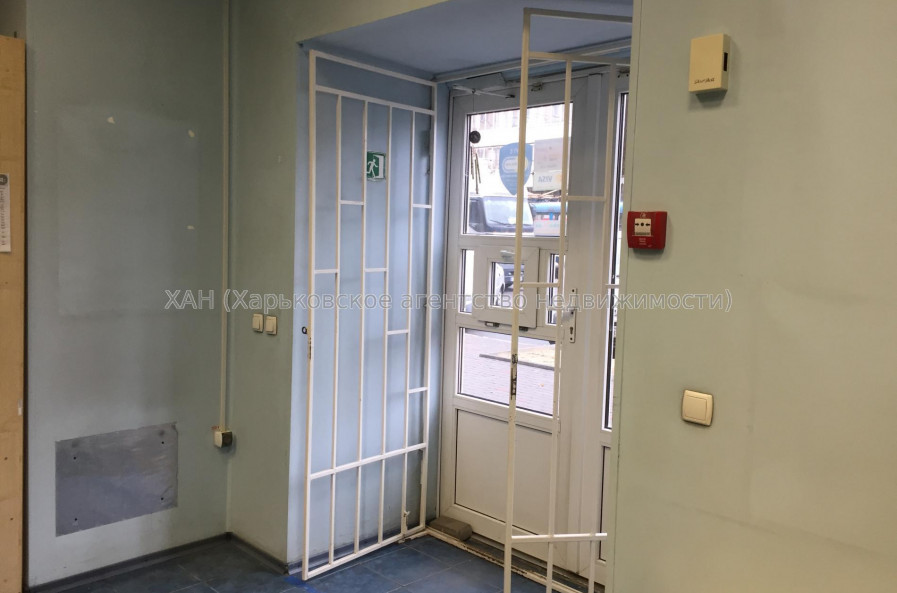 Сдам нежилую недвижимость, торговое помещение , 4  ком., 110 м²