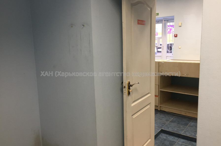 Сдам нежилую недвижимость, торговое помещение , 4  ком., 110 м²