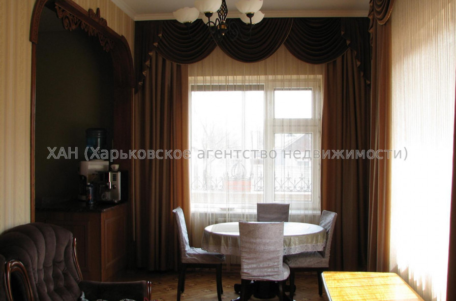 Продам будинок, Воронихина ул. , 210 м², 6.50 соток, капитальный ремонт 