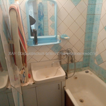 Продам квартиру, Амосова ул. , 3  ком., 64 м², косметический ремонт 