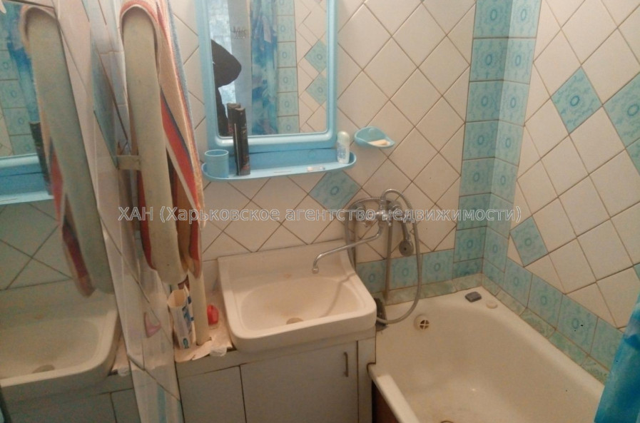 Продам квартиру, Амосова ул. , 3  ком., 64 м², косметический ремонт 