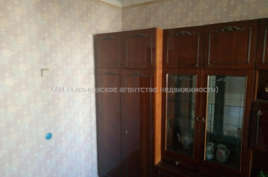Продам квартиру, Амосова ул. , 3  ком., 64 м², косметический ремонт 