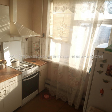 Продам квартиру, Амосова ул. , 3  ком., 64 м², косметический ремонт 